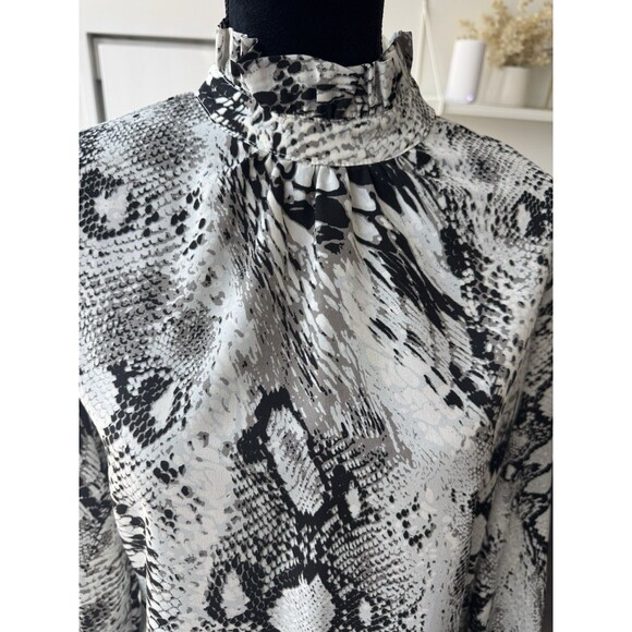 Shein Black White Mock Neck Snake Print Long Sleeve Blouse Size Large - Picture 2 of 4